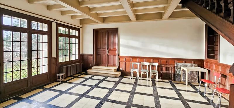 Maison - 220 m² - 9 pièces