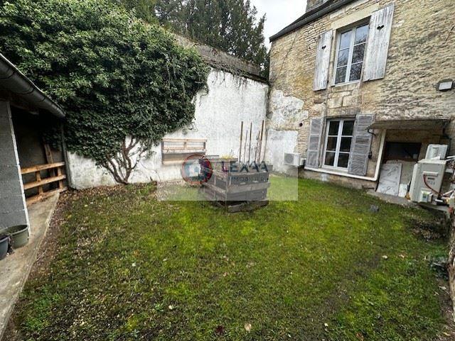 Maison - 225 m² - 8 pièces