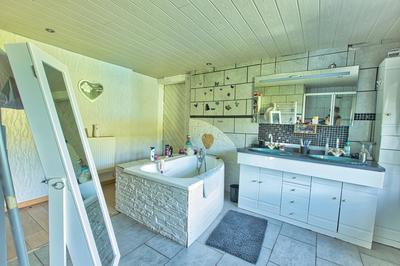 Maison - 209 m² - 9 pièces