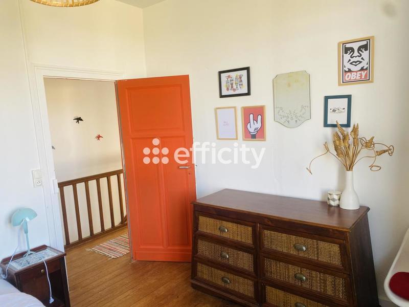 Maison - 246 m² - 10 pièces