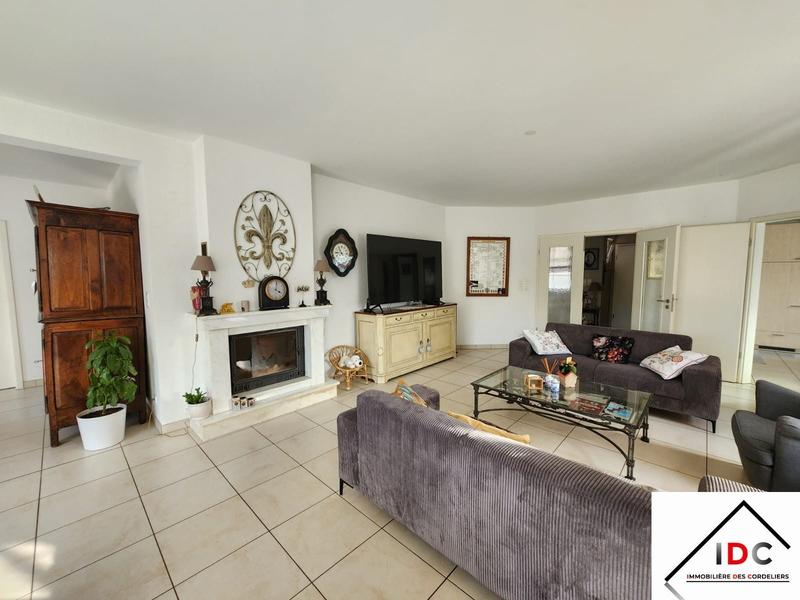 Maison - 240 m² - 6 pièces