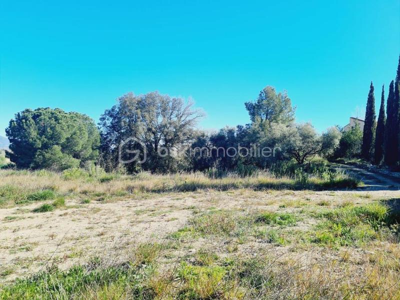 Terrain constructible - 1 383 m²