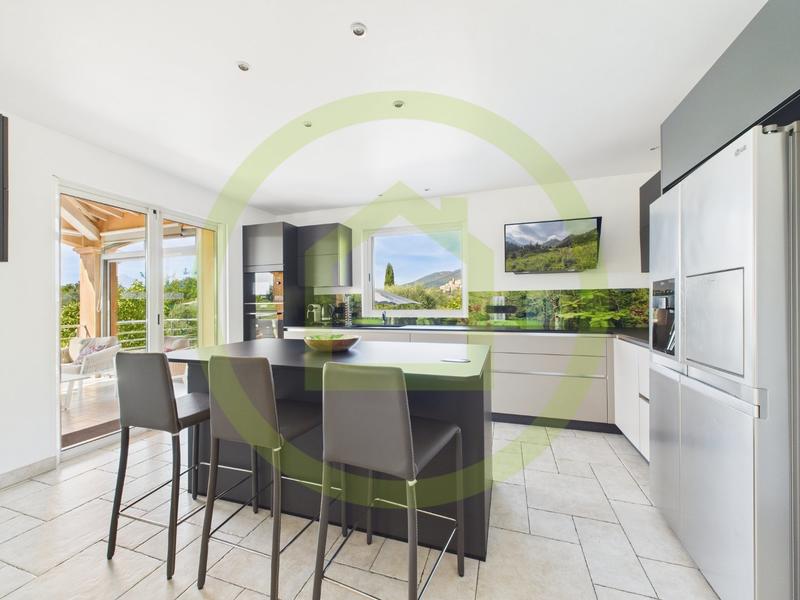 Maison - 423 m² - 7 pièces