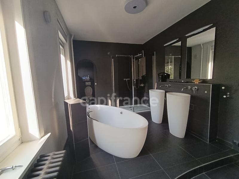 Maison bourgeoise - 330 m² - 10 pièces