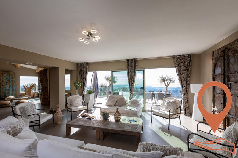 Viager - Villa - 620 m² - 9 pièces