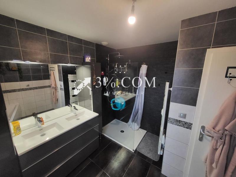 Maison - 230 m² - 10 pièces