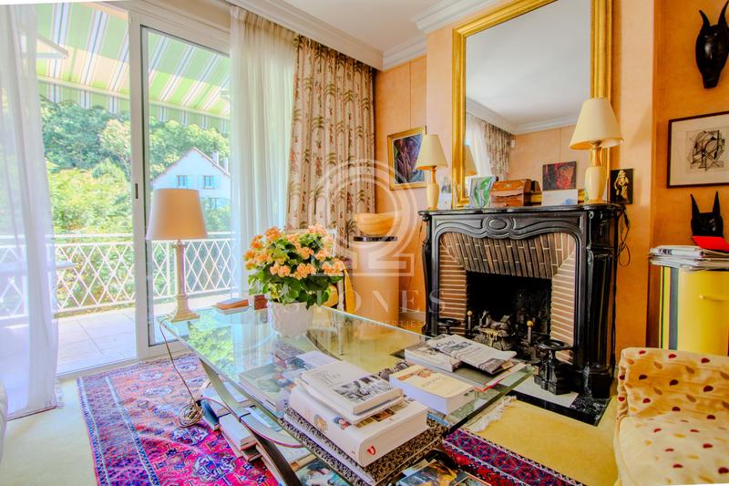 Maison - 232 m² - 8 pièces