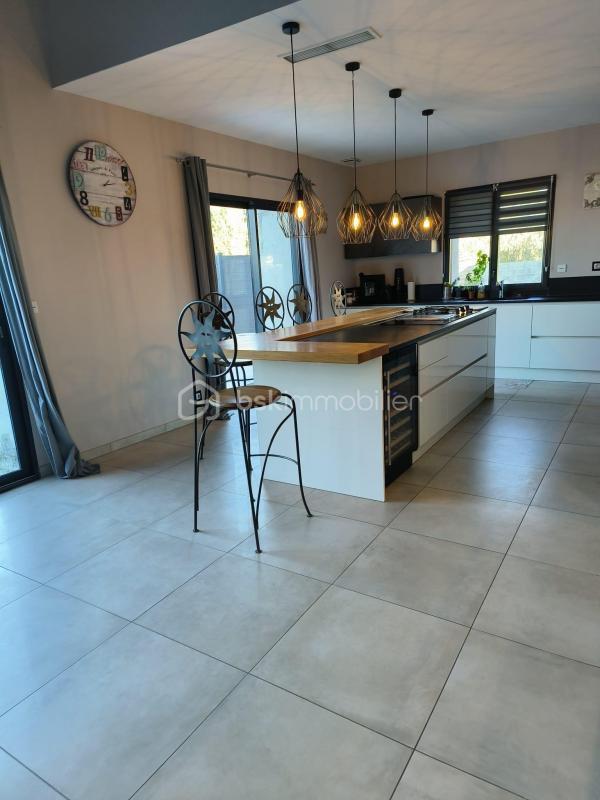 Maison - 257 m² - 9 pièces