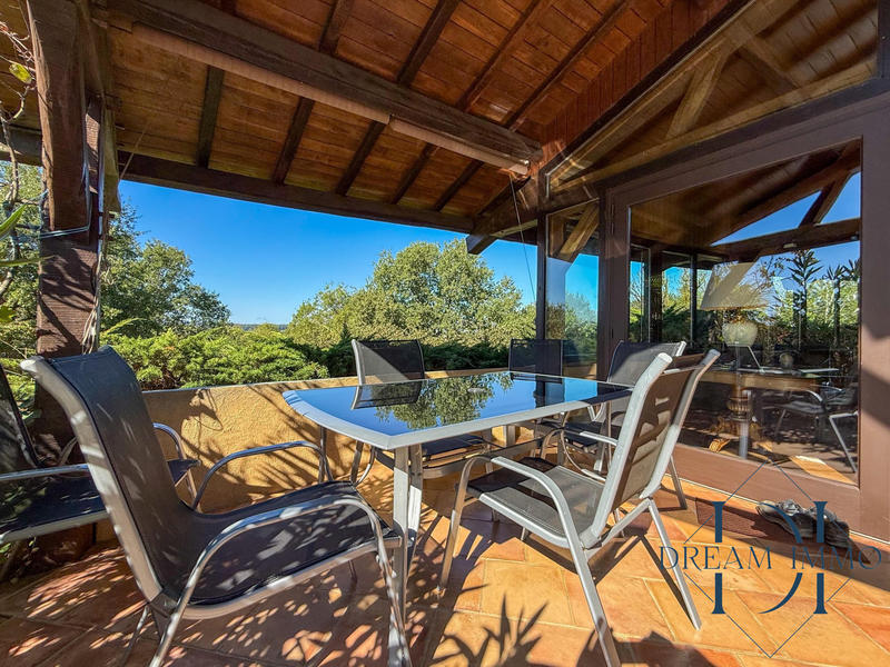 Maison - 210 m² - 8 pièces