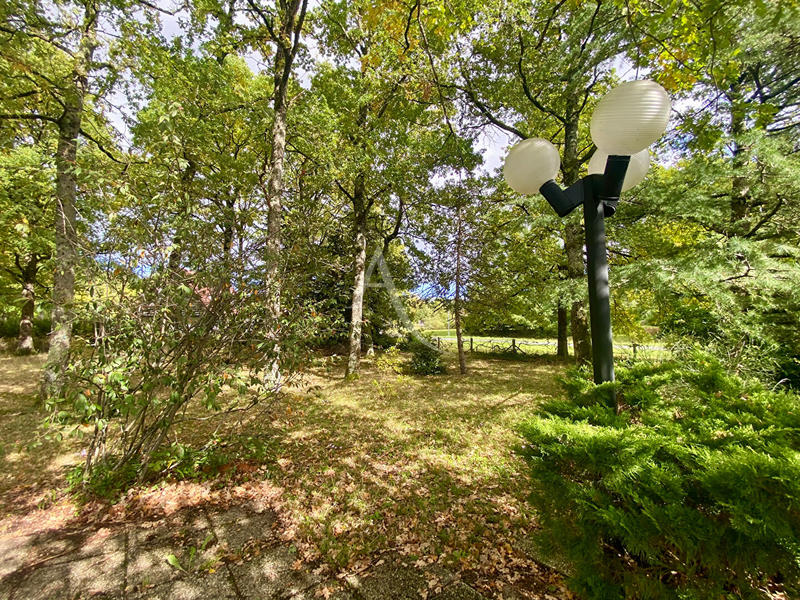 Maison - 210 m² - 7 pièces