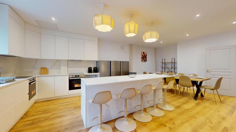 Maison bordelaise - 241 m² - 11 pièces