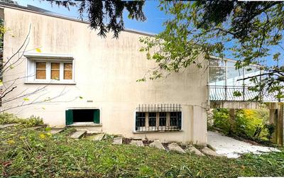 Maison - 210 m² - 8 pièces