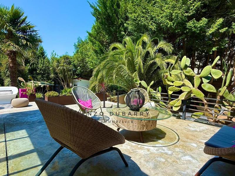 Maison - 301 m² - 9 pièces