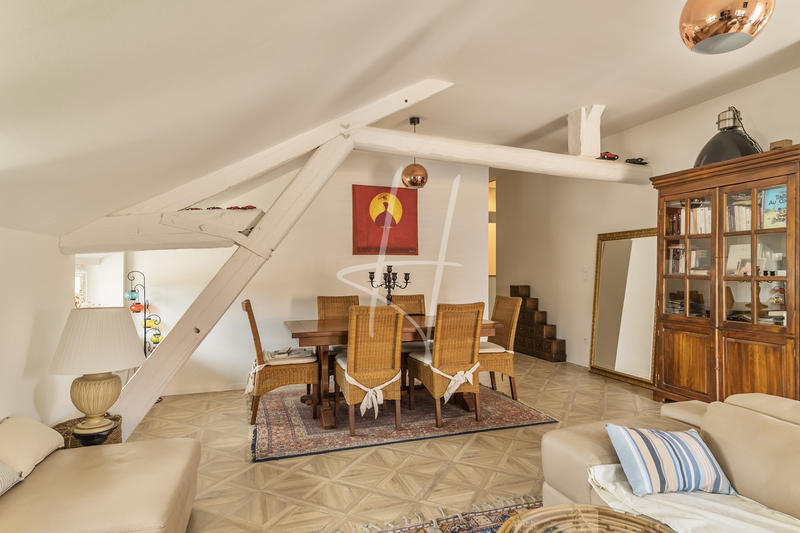 Appartement - 97 m² - 5 pièces