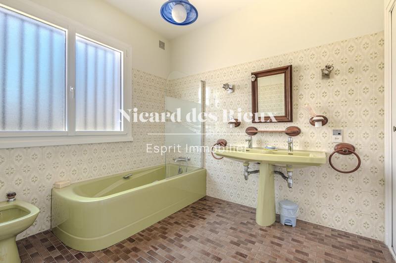 Maison - 260 m² - 7 pièces