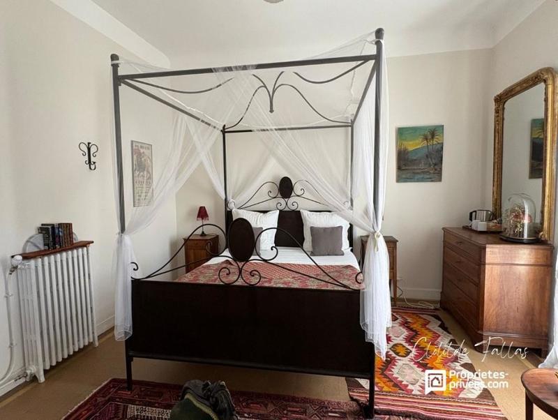 Maison - 254 m² - 10 pièces