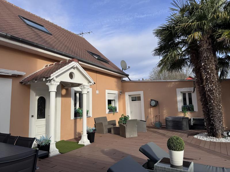 Maison - 110 m² - 6 pièces