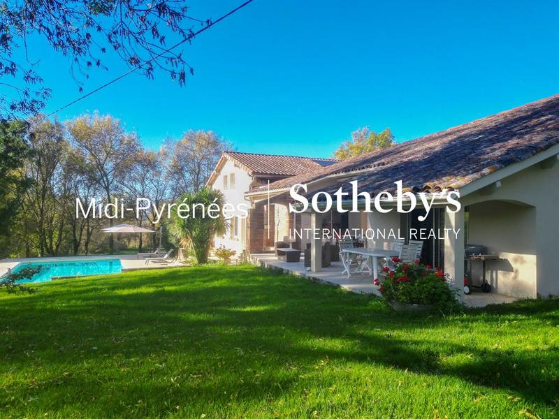 Maison - 296 m² - 7 pièces