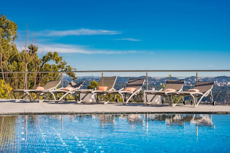 Maison contemporaine - 291 m² - 8 pièces