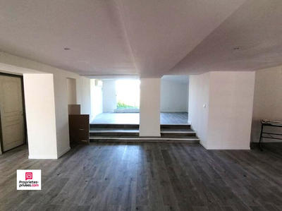 Maison - 280 m² - 11 pièces