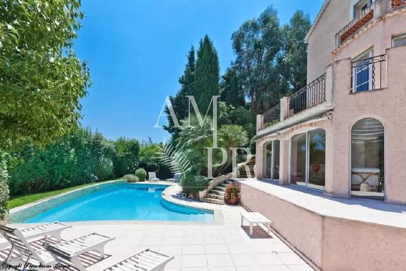 Villa - 450 m² - 10 pièces