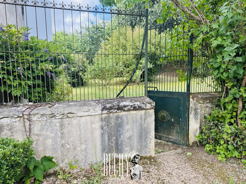 Maison - 482 m² - 11 pièces