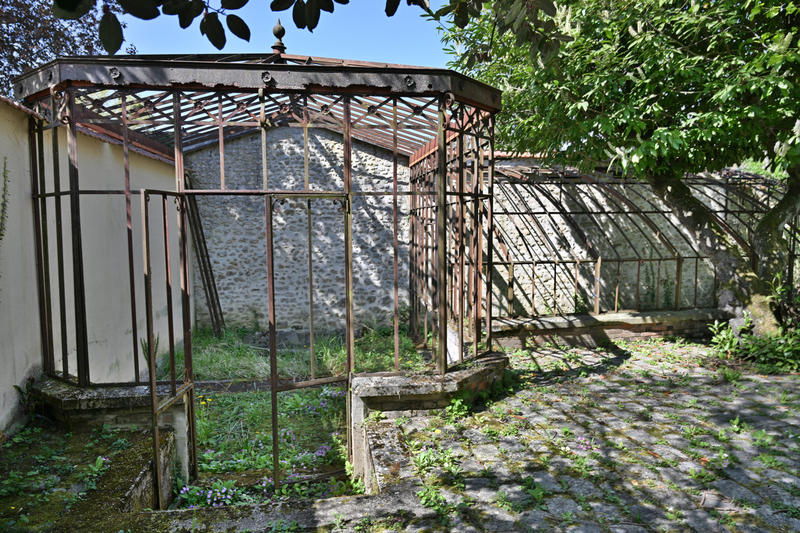 Propriété - 270 m² - 11 pièces