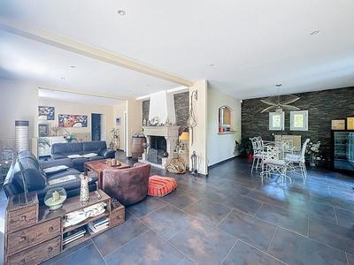 Maison - 182 m² - 7 pièces