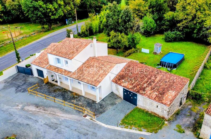 Maison traditionnelle - 174 m² - 6 pièces