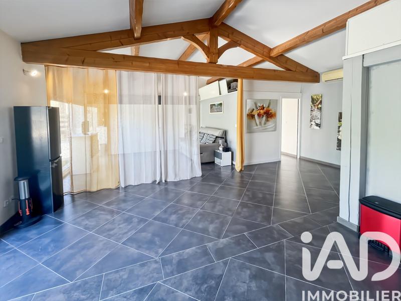 Maison - 228 m² - 10 pièces