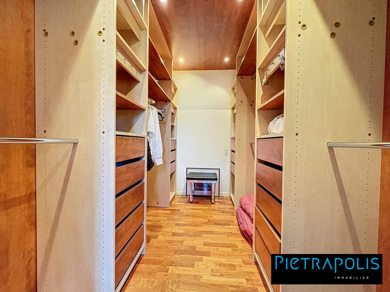 Villa - 244 m² - 7 pièces