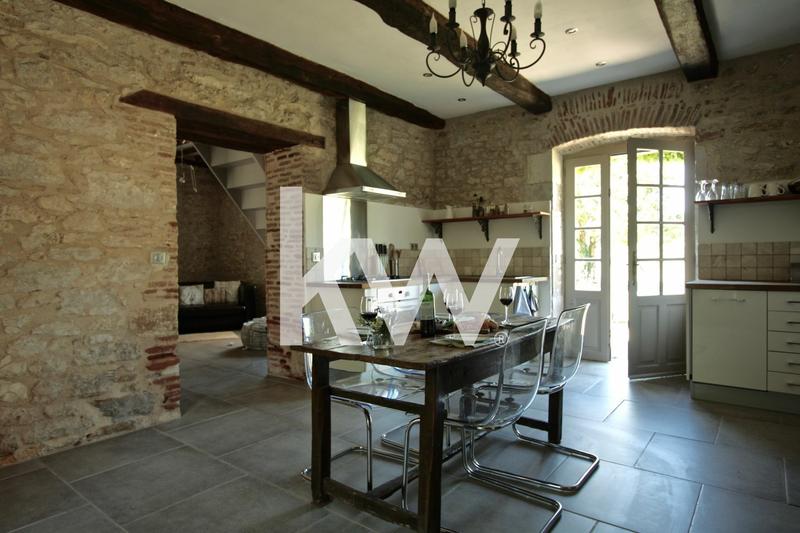 Propriété - 884 m² - 15 pièces