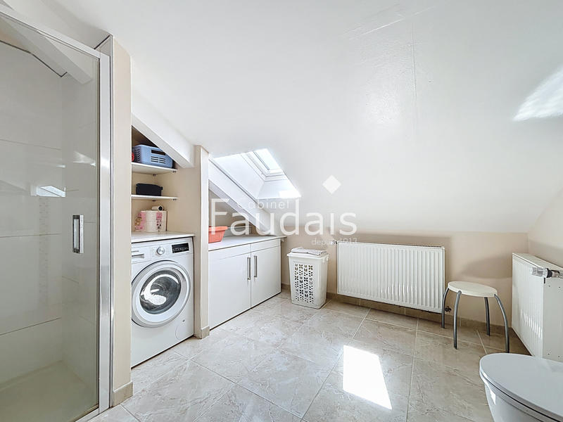 Propriété - 598 m² - 23 pièces