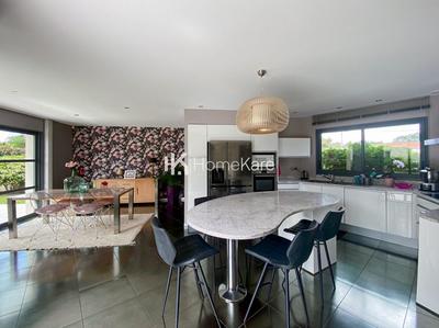 Maison - 180 m² - 7 pièces