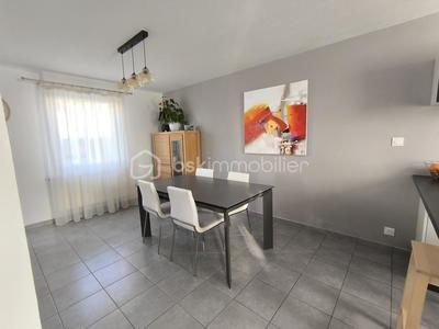 Maison - 92 m² - 4 pièces