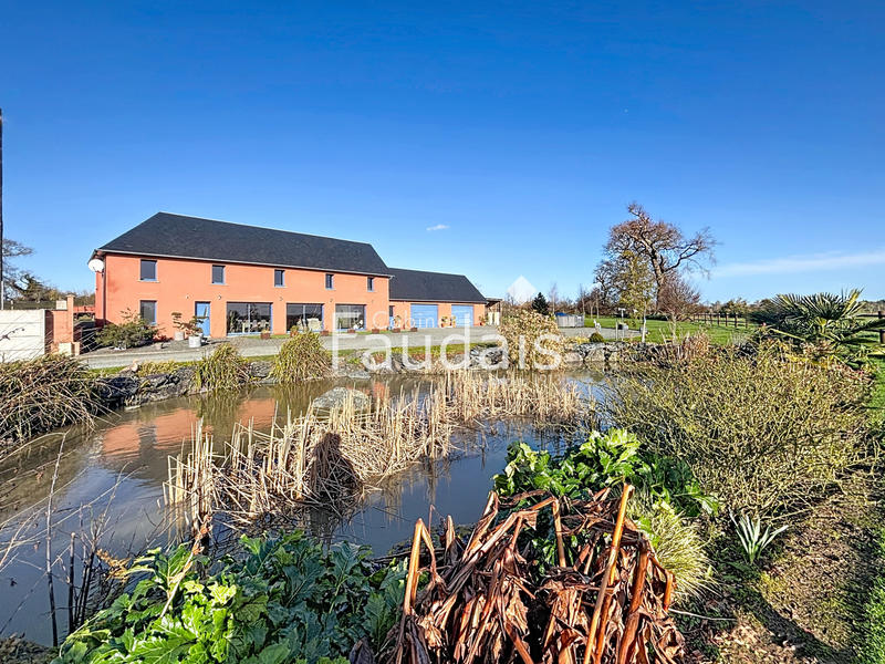 Maison - 246 m² - 8 pièces