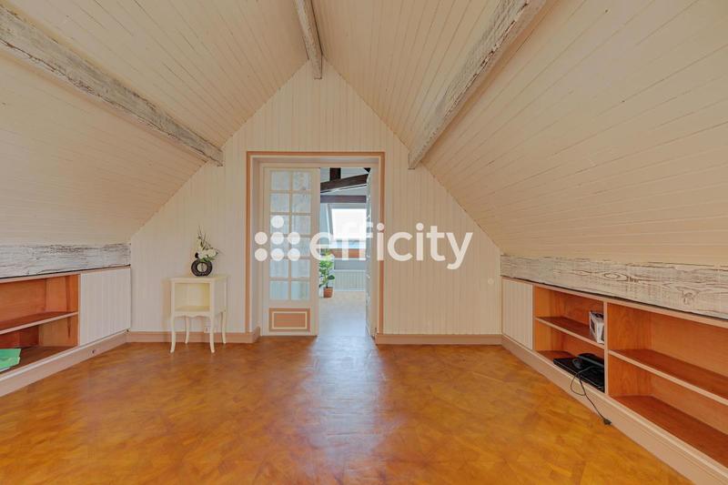 Pavillon - 222 m² - 8 pièces