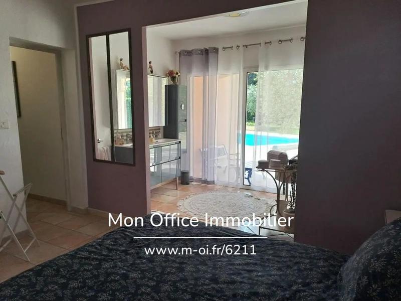 Propriété - 260 m² - 8 pièces