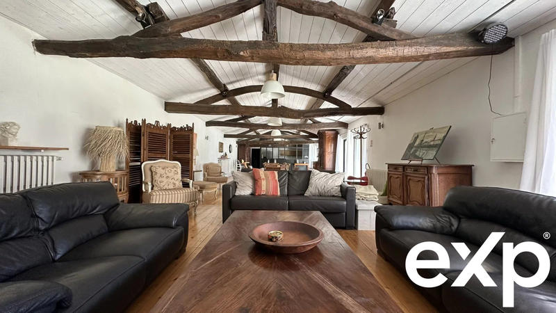 Maison - 768 m² - 17 pièces