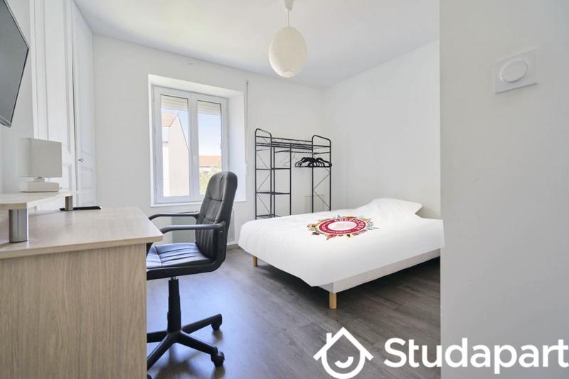 Chambre - 12 m² - 1 pièce