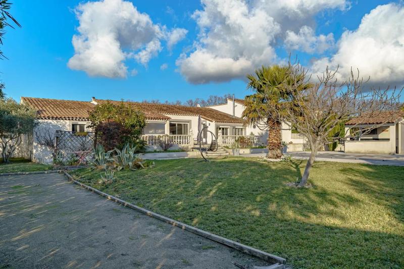 Maison - 207 m² - 9 pièces