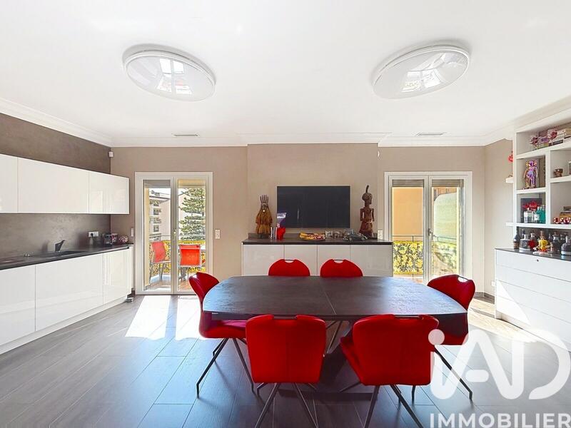 Appartement - 95 m² - 3 pièces