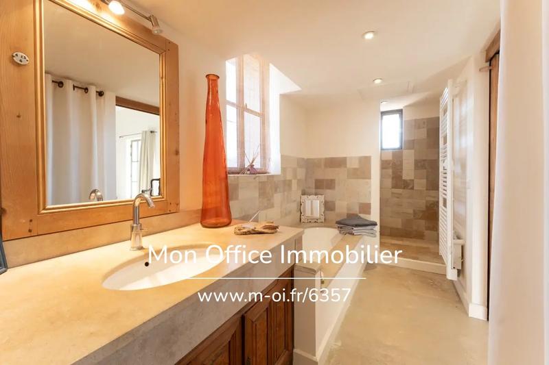 Propriété - 720 m² - 20 pièces