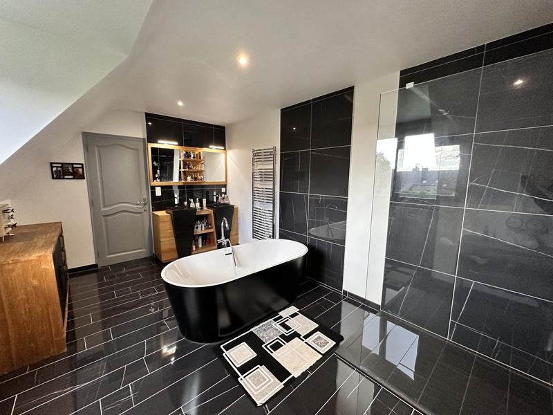 Propriété - 350 m² - 8 pièces