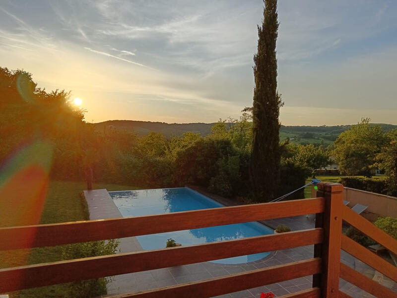 Maison - 230 m² - 8 pièces