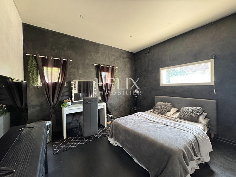 Maison - 350 m² - 8 pièces