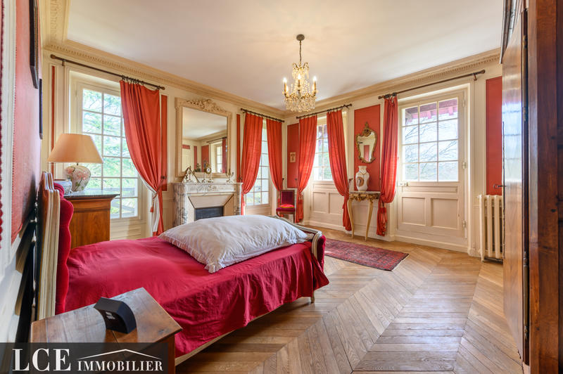 Maison - 357 m² - 14 pièces