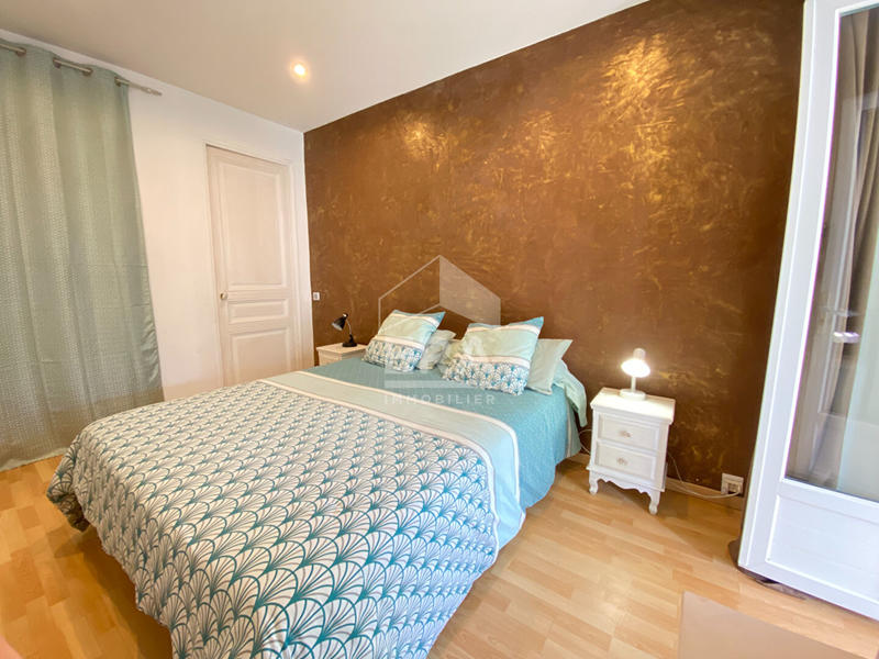 Maison - 330 m² - 13 pièces