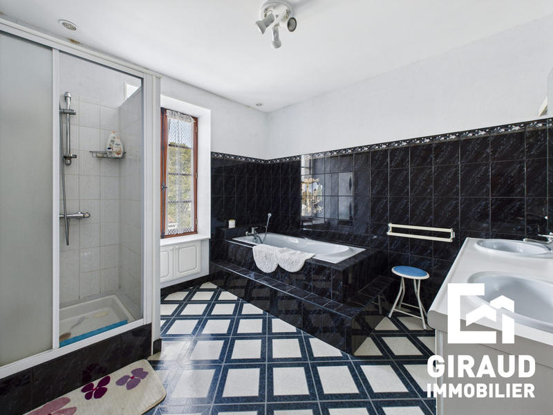 Maison ancienne - 163 m² - 7 pièces