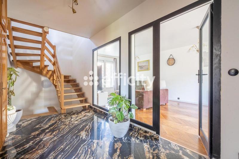 Maison - 104 m² - 5 pièces